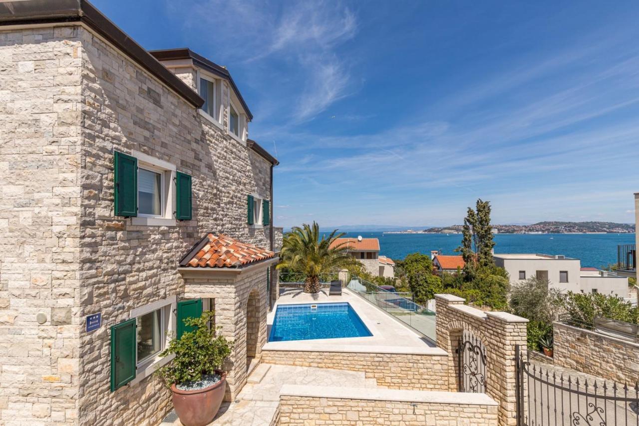 Villa Milena With Pool And Sea View 克尔维尼维赫 外观 照片