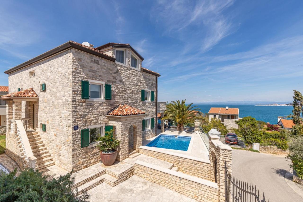 Villa Milena With Pool And Sea View 克尔维尼维赫 外观 照片