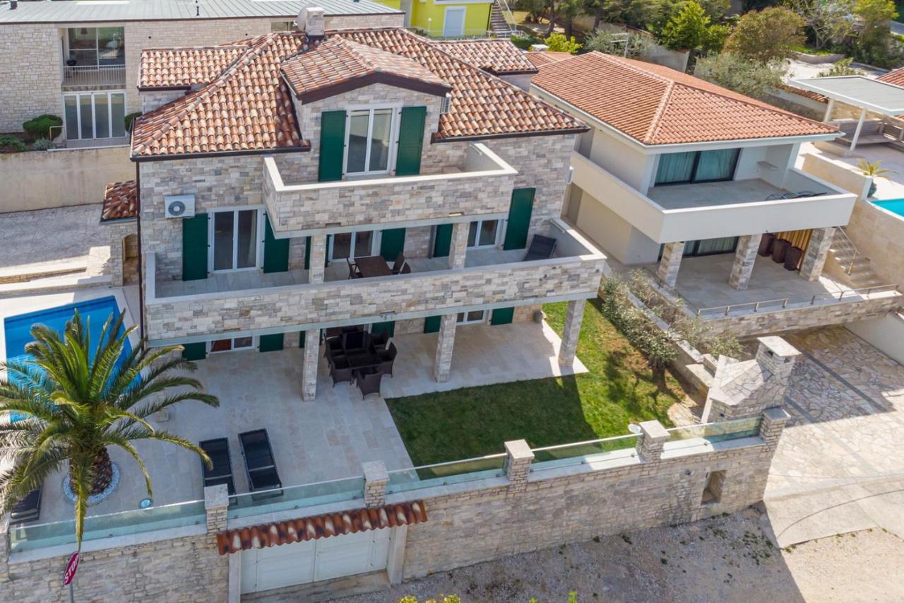 Villa Milena With Pool And Sea View 克尔维尼维赫 外观 照片