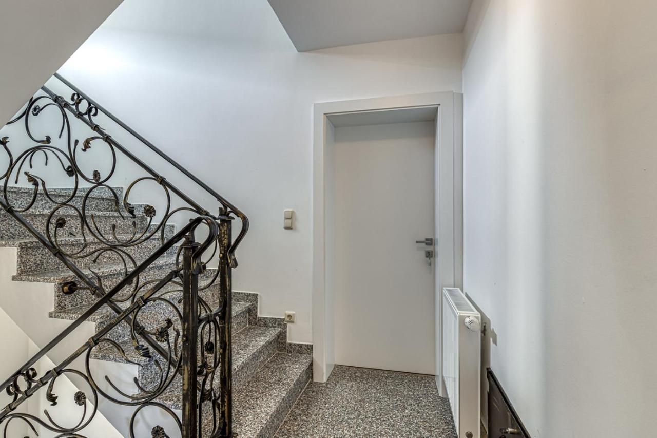 Villa Milena With Pool And Sea View 克尔维尼维赫 外观 照片