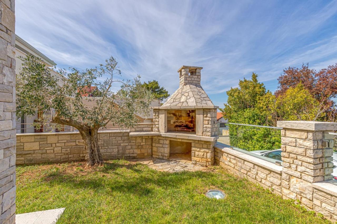 Villa Milena With Pool And Sea View 克尔维尼维赫 外观 照片