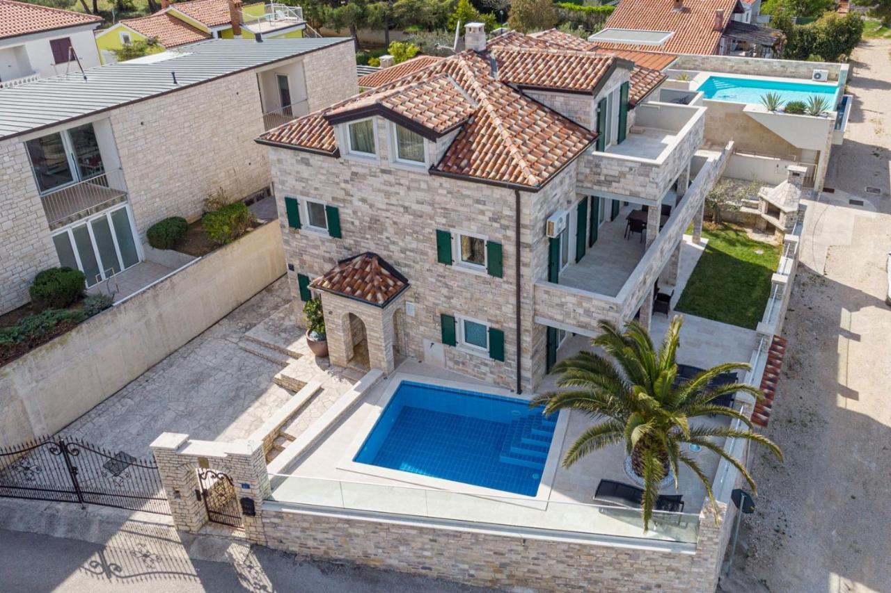 Villa Milena With Pool And Sea View 克尔维尼维赫 外观 照片