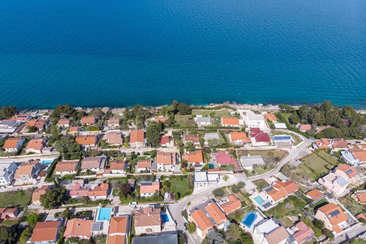 Villa Milena With Pool And Sea View 克尔维尼维赫 外观 照片