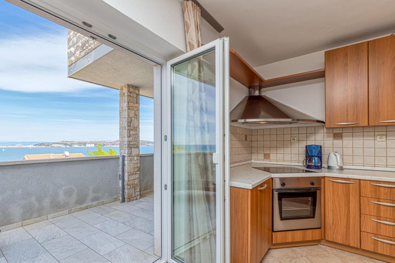 Villa Milena With Pool And Sea View 克尔维尼维赫 外观 照片