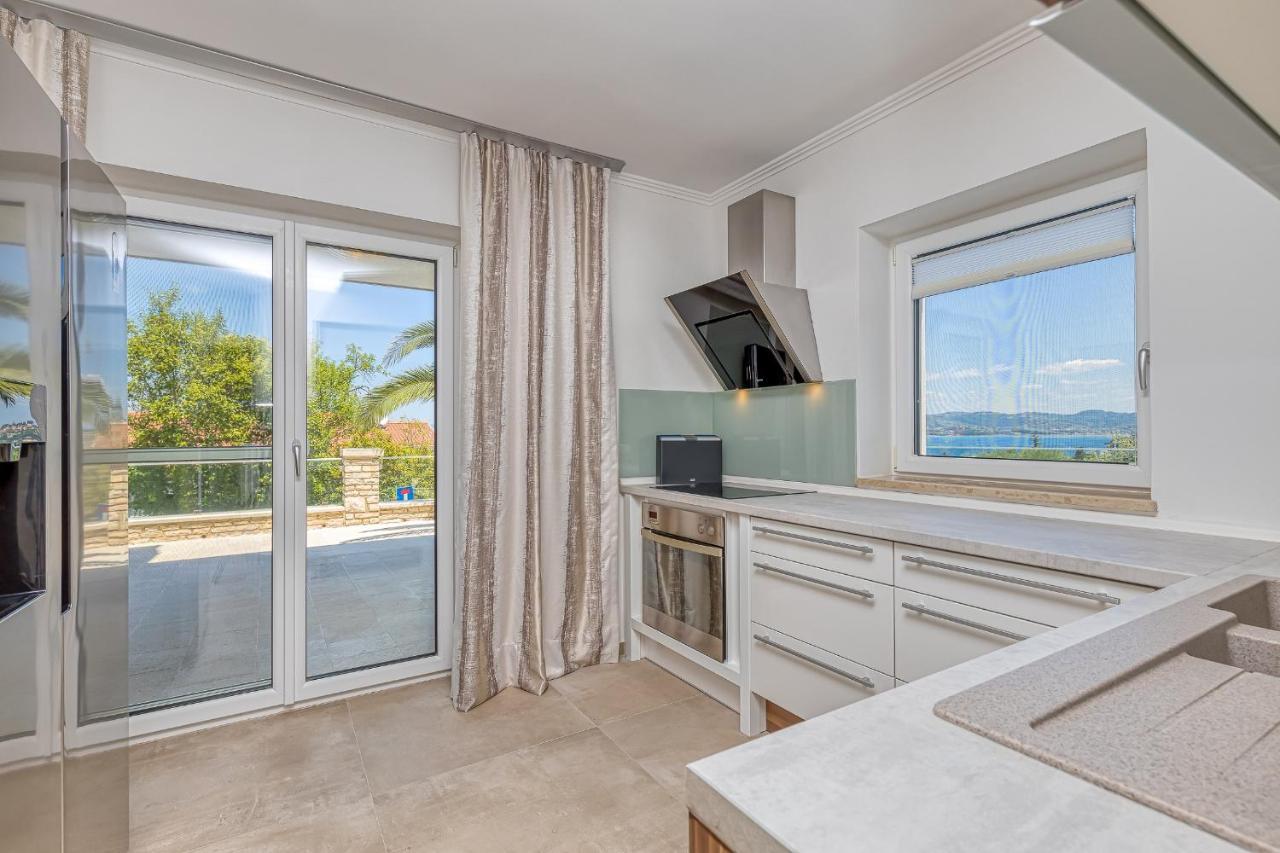 Villa Milena With Pool And Sea View 克尔维尼维赫 外观 照片